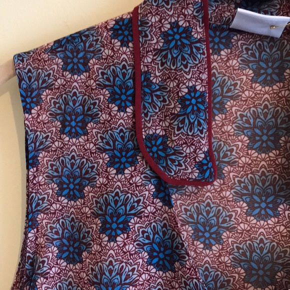 NWT CAbi Fan Blouse - Picture 2 of 7